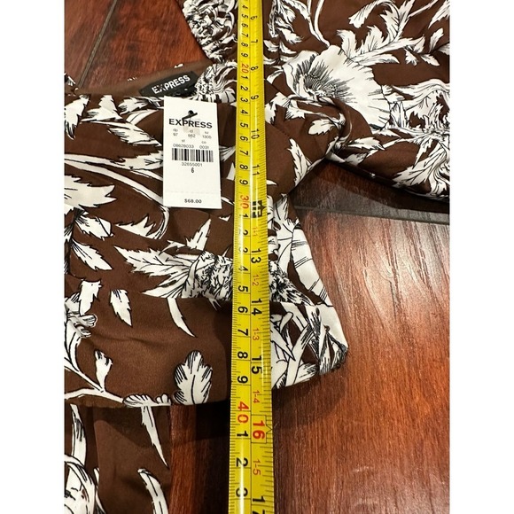 New Express Women's Satin Printed Faux Wrap Tie Back Cropped Top size 2 - Picture 9 of 10